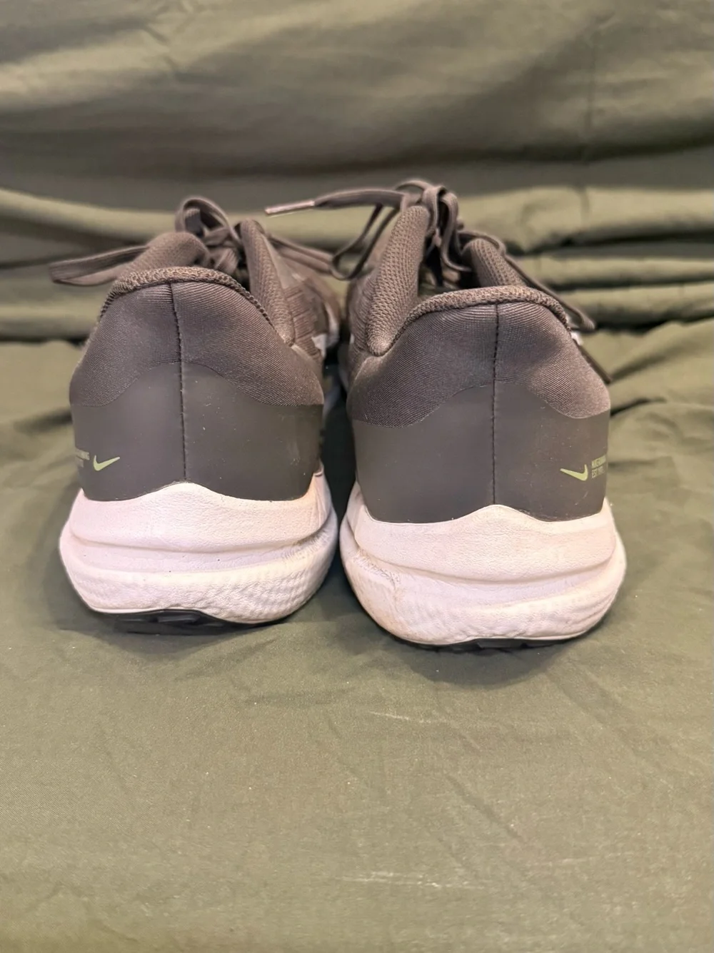 Nike Men's Athletic Running Shoes Mauve with White Swoosh